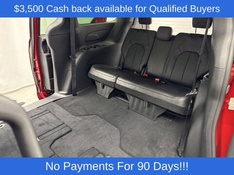 2026 Chrysler Pacifica Select