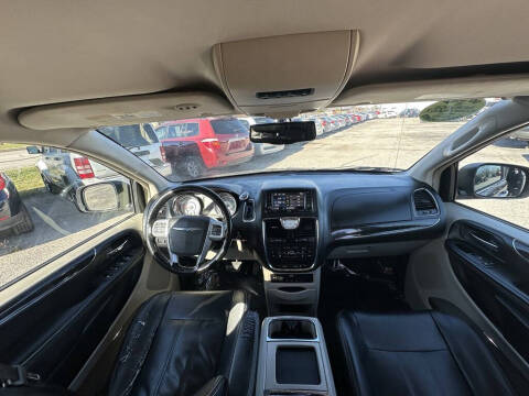 2013 Chrysler Town and Country Touring-L