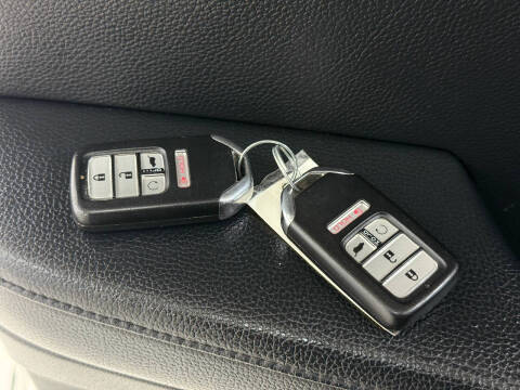 2019 Honda Pilot Touring w/Rear Captain's Chairs