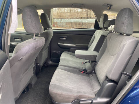 2013 Toyota Prius v Five