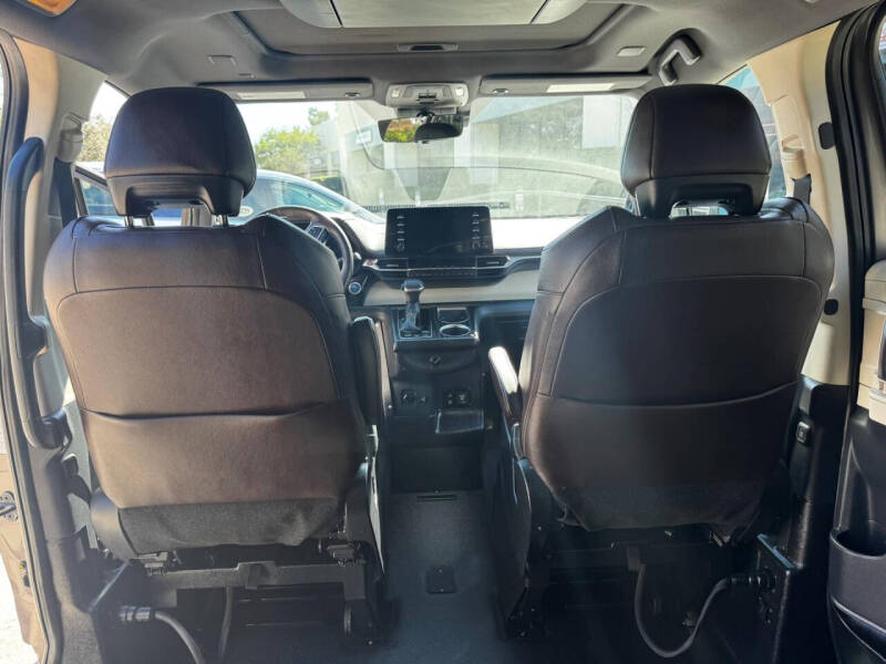2021 Toyota Sienna Platinum 7-Passenger