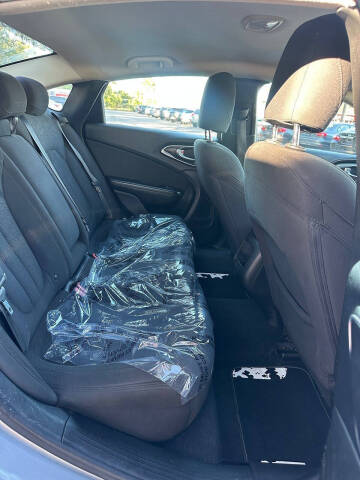 2015 Chrysler 200 LX