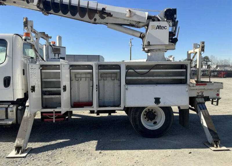 2019 Freightliner M2 106