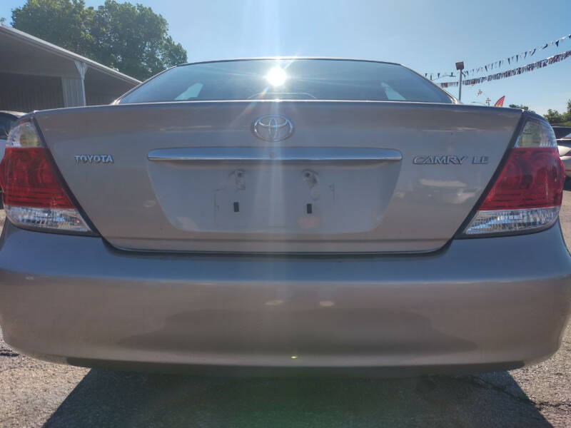 2005 Toyota Camry LE