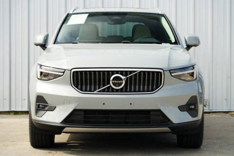 2024 Volvo XC40 B5 Ultimate Bright Theme