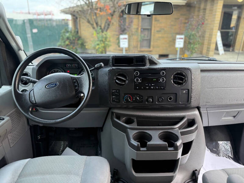 2011 Ford E-Series E-350 SD XLT