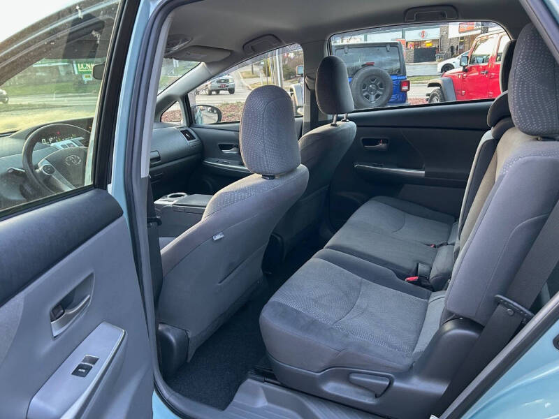 2014 Toyota Prius v Five