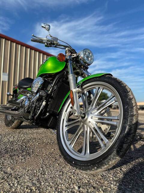 Kawasaki Vulcan 900 Custom Image