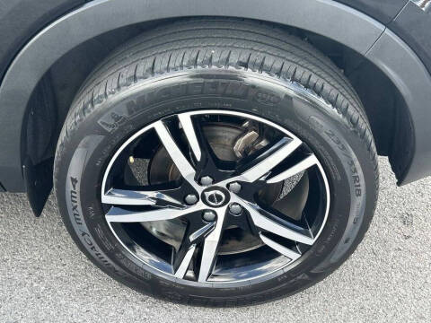 2023 Volvo XC40 B5 Plus Bright Theme