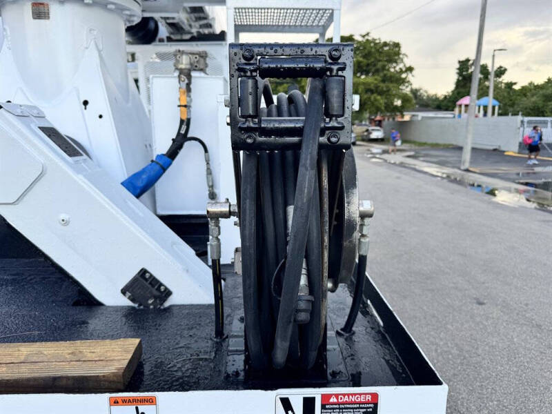 2019 Freightliner M2 106