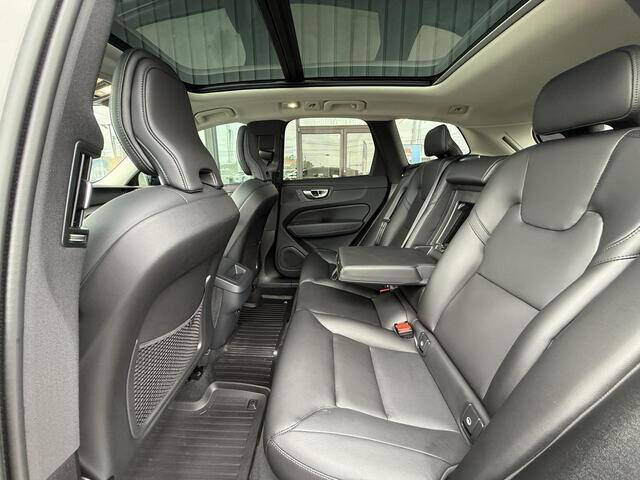 2024 Volvo XC60 B5 Core Dark Theme