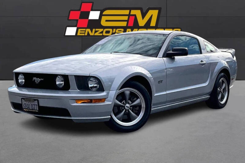 2005 Ford Mustang GT Deluxe