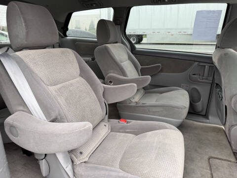 2009 Toyota Sienna LE 7-Passenger