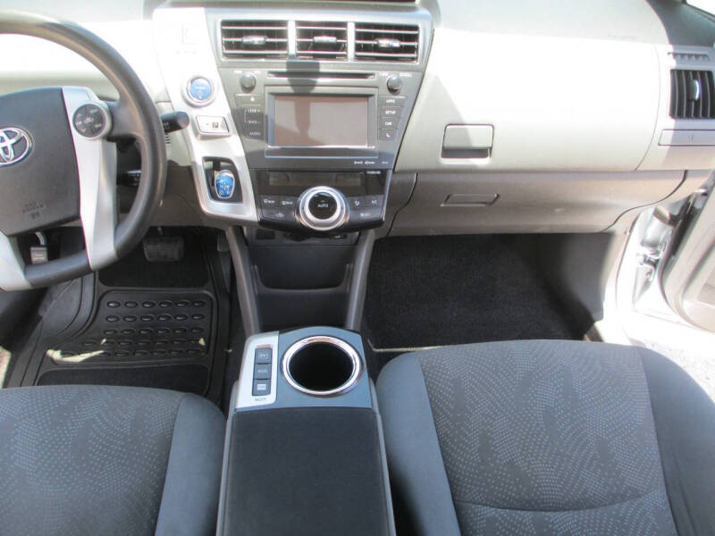 2014 Toyota Prius v Five