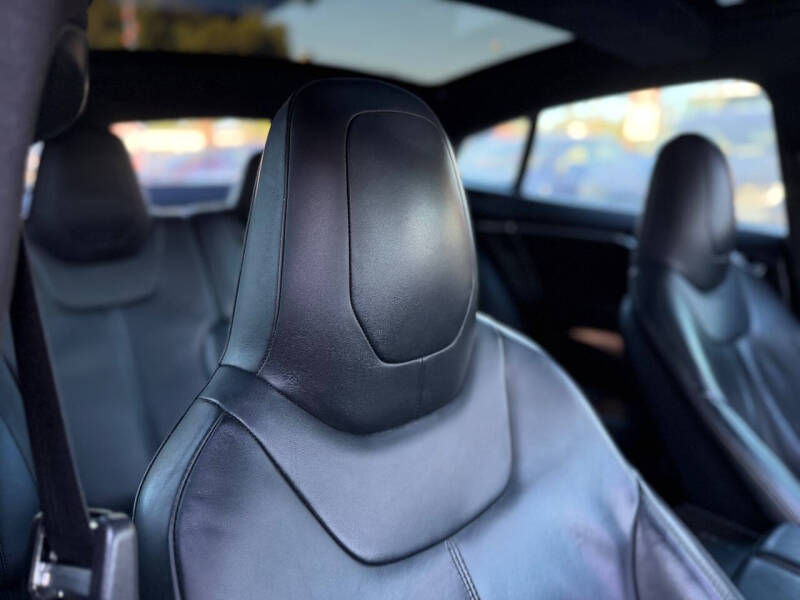 2015 Tesla Model S 70