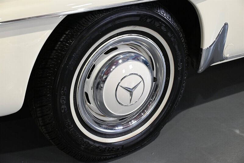 1961 Mercedes-Benz SL-Class 15
