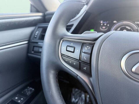 2025 Lexus ES 300h F SPORT Design