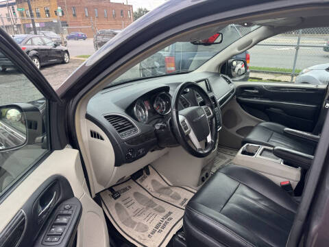 2016 Chrysler Town and Country Touring