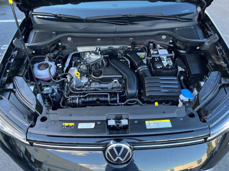 2025 Volkswagen Taos SE 4Motion