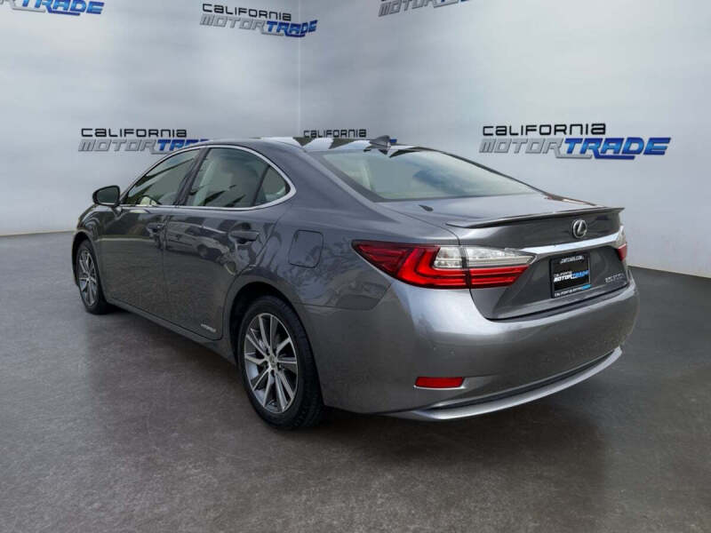 2016 Lexus ES 300h