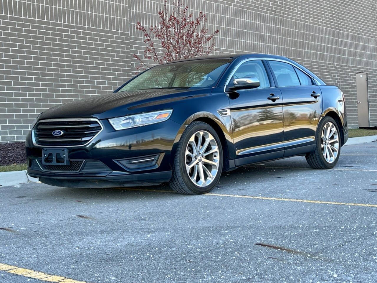 2014 Ford Taurus for sale at Phoenix Motor Co in Romulus, MI