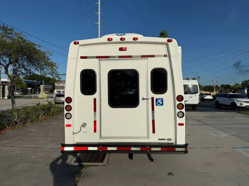 2017 Ford E-Series E-450 SD