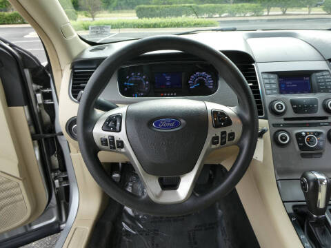 2017 Ford Taurus SE