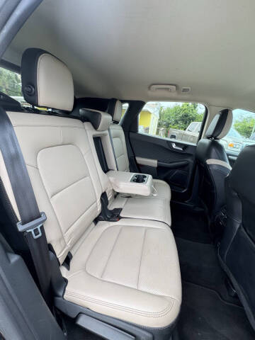 2020 Ford Escape SEL