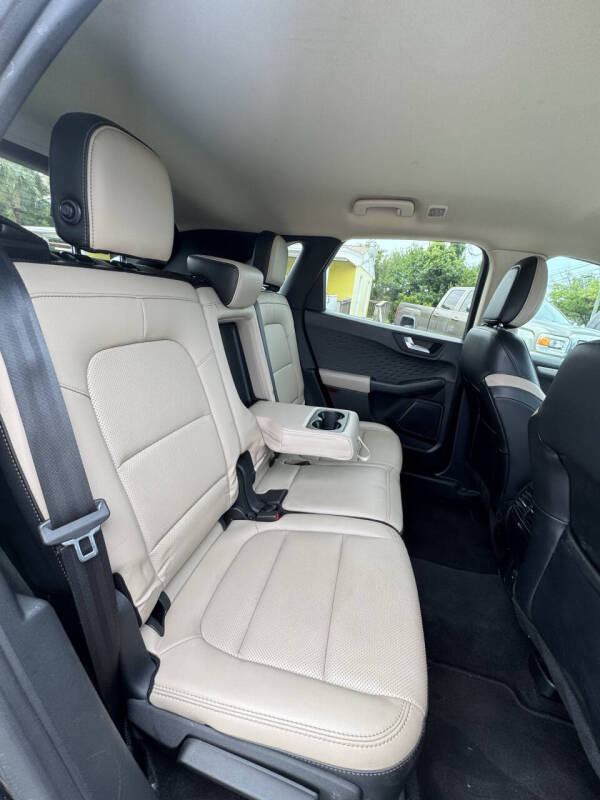 2020 Ford Escape SEL