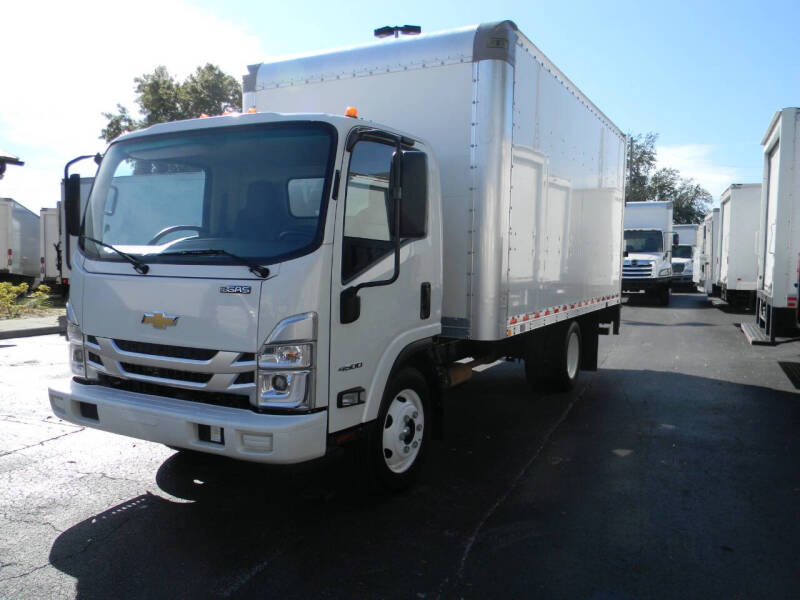 2023 Chevrolet Low Cab Forward Base photo 3