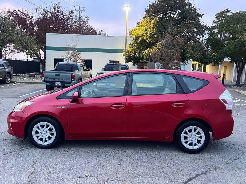 2012 Toyota Prius v Three