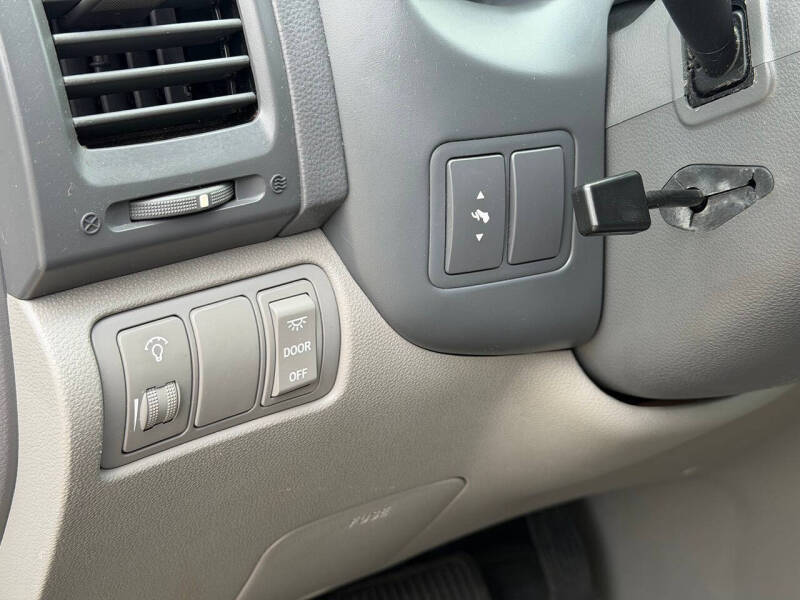 2011 Kia Sedona EX