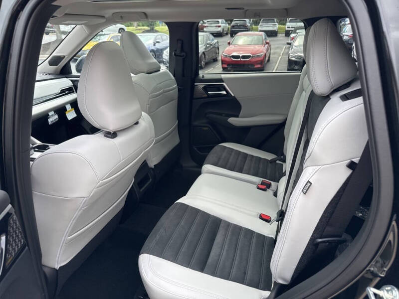 2025 Mitsubishi Outlander SE