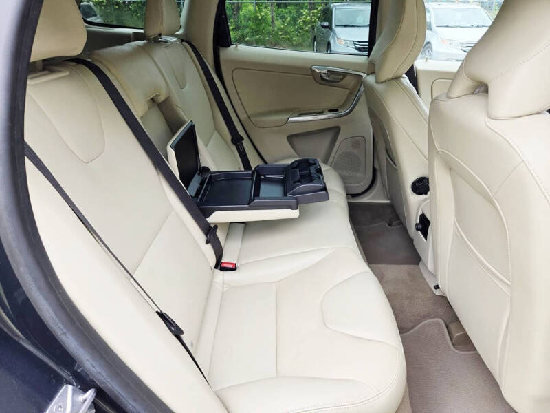 2015 Volvo XC60 T5 Drive-E Premier Plus