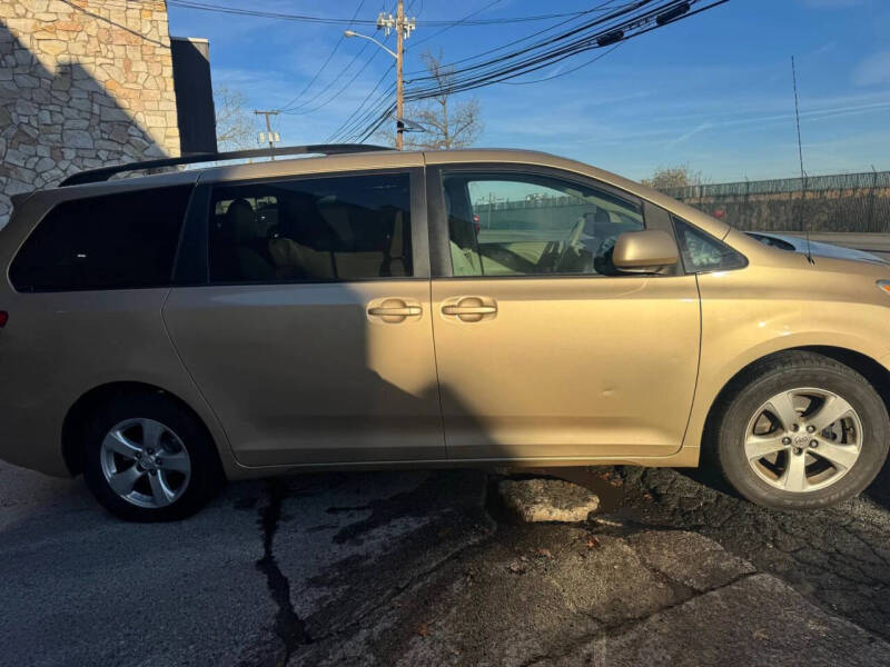 2012 Toyota Sienna