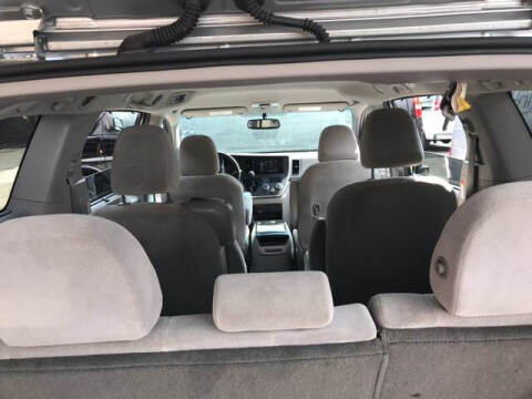 2015 Toyota Sienna LE 8-Passenger