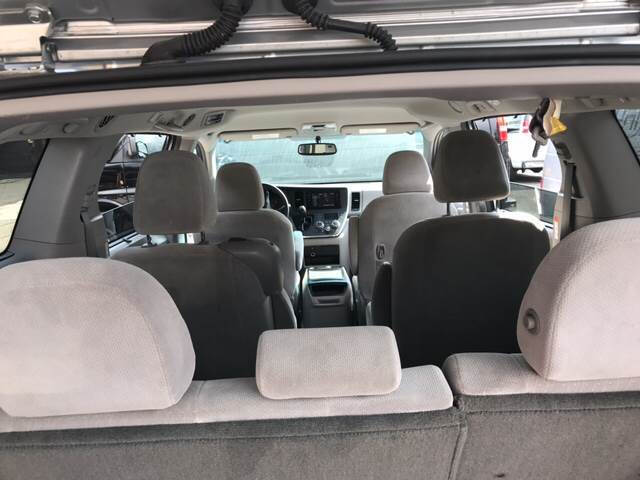 2015 Toyota Sienna LE 8-Passenger