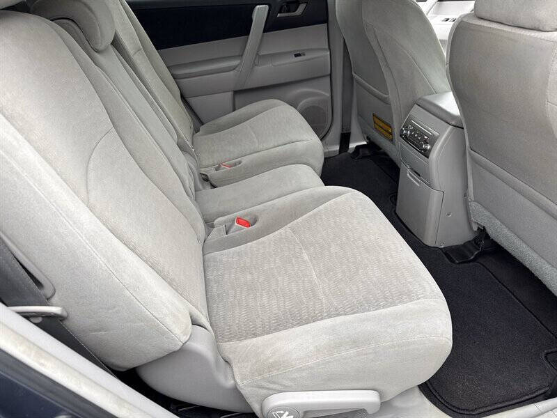 2011 Toyota Highlander SE