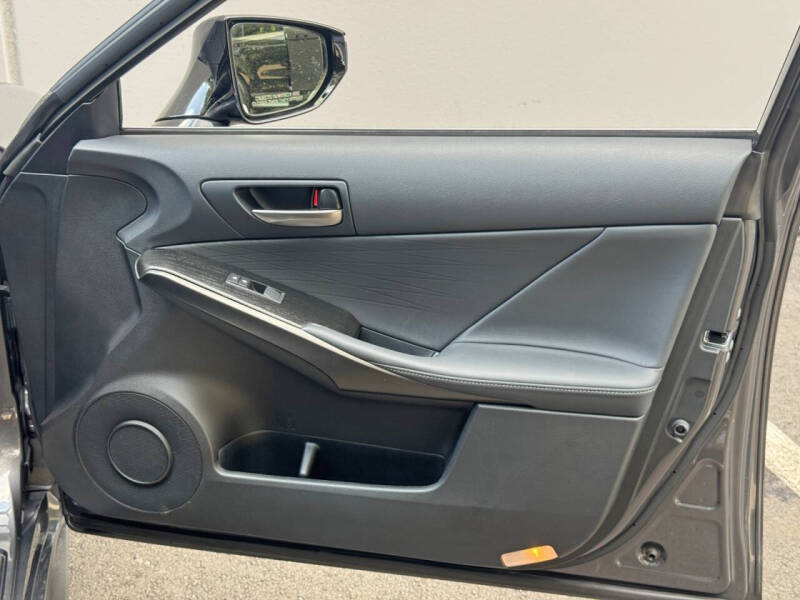 2023 Lexus IS 300