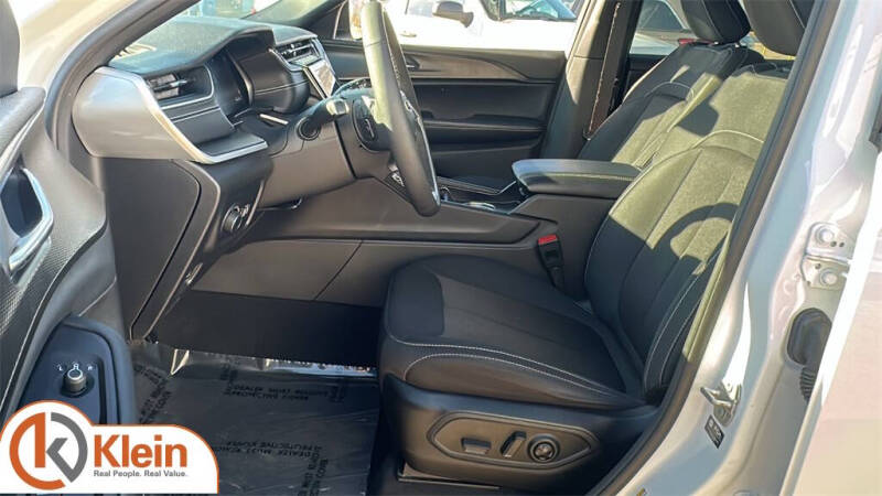 2024 Jeep Grand Cherokee L Laredo