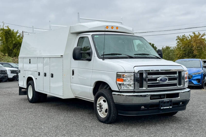 2024 Ford E-Series E-450 SD