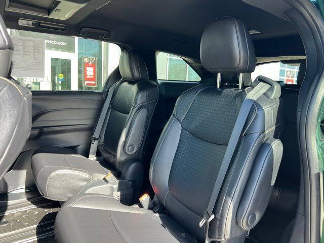 2025 Toyota Sienna Woodland Edition