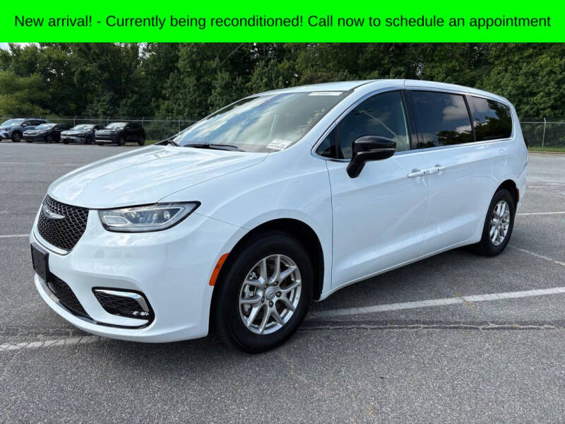 2025 Chrysler Pacifica Select