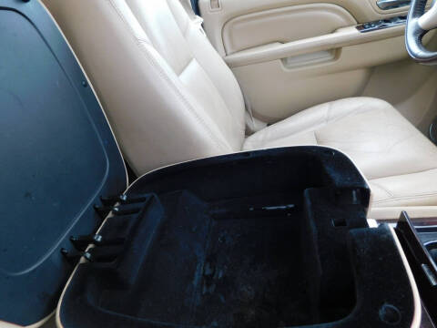 2011 Cadillac Escalade Luxury