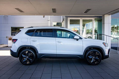 2025 Volkswagen Taos SE