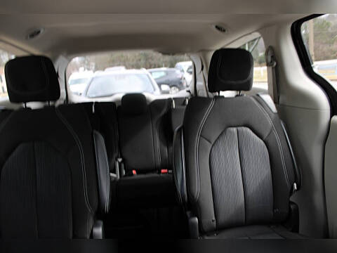 2022 Chrysler Voyager LX