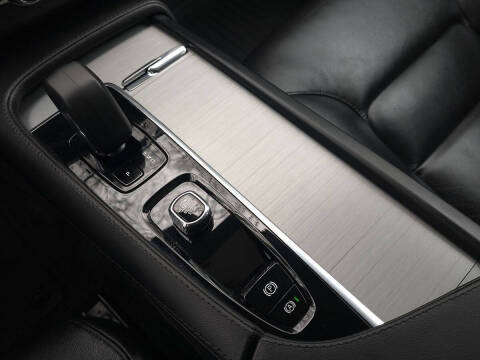 2024 Volvo XC90 B5 Core Bright Theme