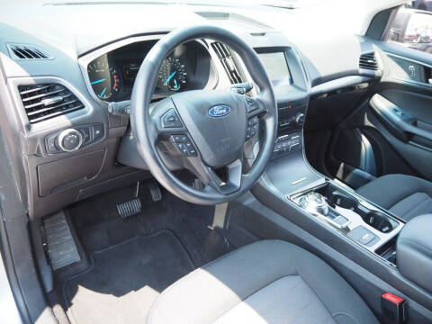 2020 Ford Edge SE