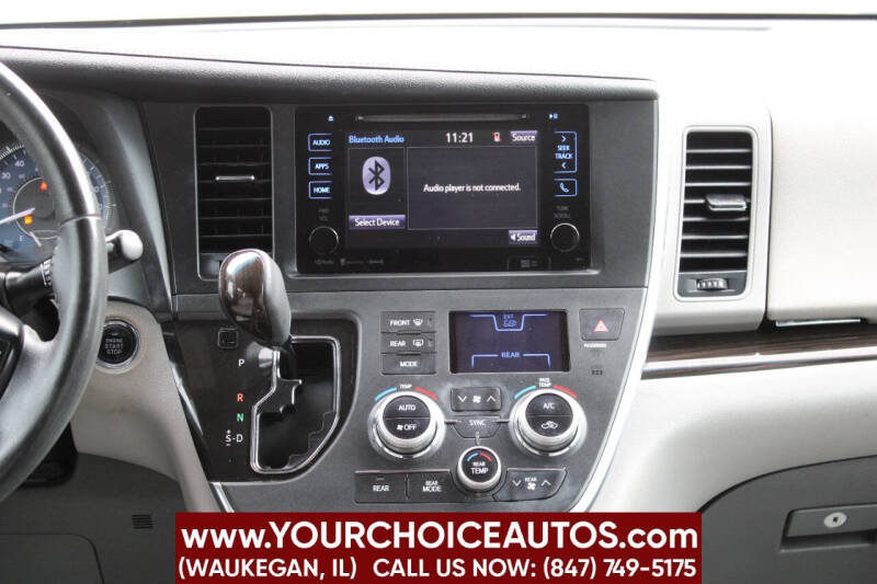 2017 Toyota Sienna XLE Premium 8-Passenger