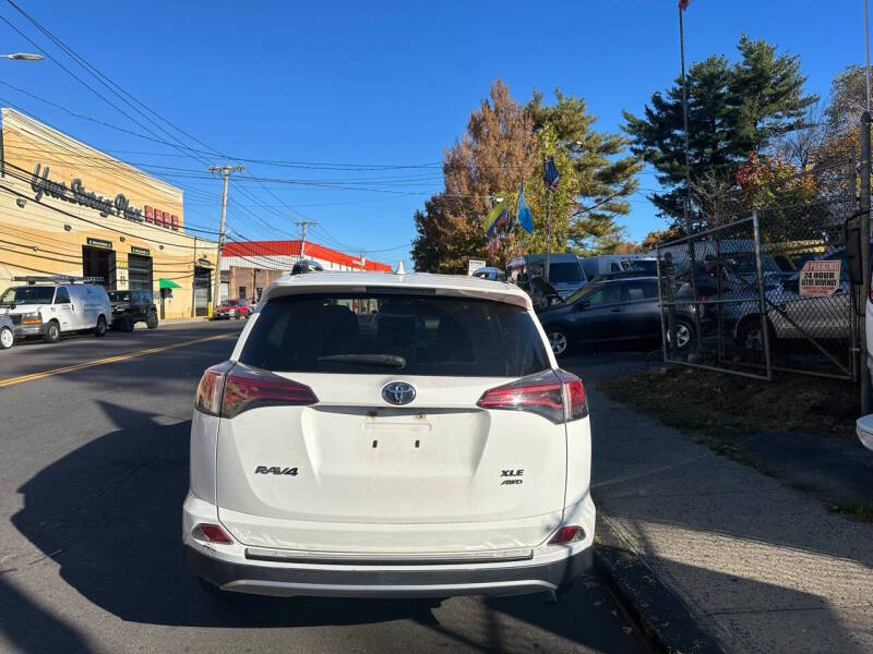 2017 Toyota RAV4 null photo 25